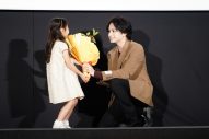 【レポート】中島健人＆浅利陽介、映画『おまえの罪を自白しろ』試写イベントで子役の佐藤恋和ちゃんにメロメロ - 画像一覧（1/4）