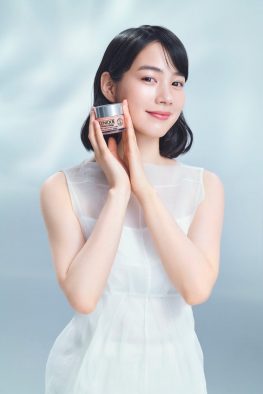 のん、透明感あふれるノースリーブ姿に 「美肌」「輝いています」「発光してます！」とファン悶絶