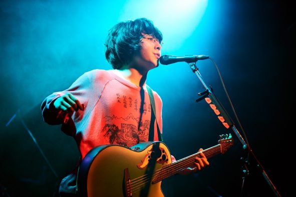 【ライブレポート】崎山蒼志、アルバム『i 触れる SAD UFO』を引っさげた東名阪クアトロツアーを完走