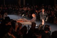 YOSHIKIによるピアノパフォーマンスも！MAISON YOSHIKI PARIS、パリで堂々デビュー - 画像一覧（2/7）