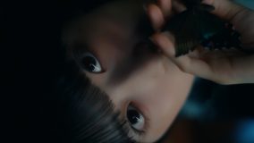 櫻坂46、三期生・村井優が初センターのBACKS曲「僕は僕を好きになれない」MV公開