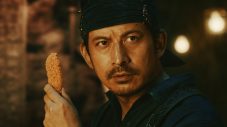 岡田准一、マクドナルド“チキチキン THE ガーリックペッパー”新TVCM出演！双子の冒険家を演じる - 画像一覧（16/19）