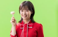 森七菜、渾身の「おもちのばし」を披露！ “雪見だいふく”新CM『おいしさの秘密』篇公開 - 画像一覧（4/12）