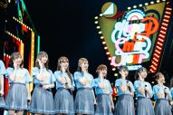 日向坂46、全国アリーナツアー完遂！ 12人の四期生も初ステージで全力パフォーマンス - 画像一覧（1/33）