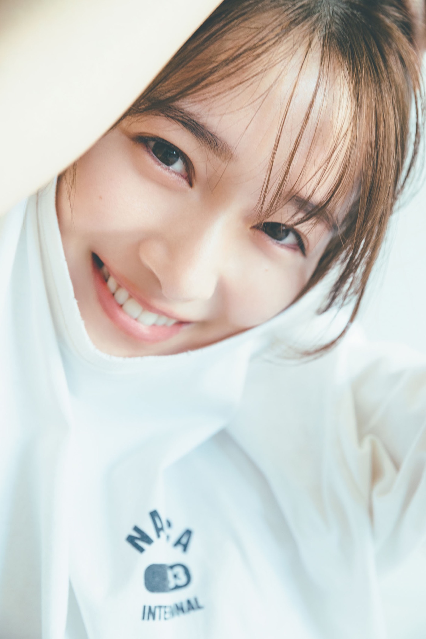 櫻坂46・守屋麗奈、1st写真集の抽選特典アザーカット・ミニブックの先行カット解禁 - 画像一覧（4/6）