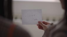 乃木坂46、齋藤飛鳥ラストシングル「ここにはないもの」のMV公開！ 地下鉄のホームで齋藤がソロダンスを披露 - 画像一覧（1/10）