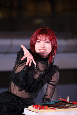 【レポート】岡田奈々、26歳の誕生日にソロデビュー＆海外公演の開催も発表！「みんな飛行機に乗って来てね」