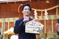 【レポート】亀梨和也、“木こり”と一緒に祈祷を受ける状況に大ウケ。「（宮司から）“怪物の木こりどの”と呼ばれてました」 - 画像一覧（3/5）