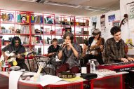 NHK制作『tiny desk concerts JAPAN 稲葉浩志』が本家アメリカ公共放送のYouTubeに掲載 - 画像一覧（6/8）