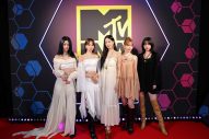 LE SSERAFIM、K-POPガールグループ初の『2024 MTV EMA』単独ステージ披露＆受賞の快挙 - 画像一覧（1/5）