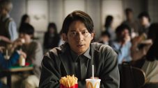 岡田准一がワンカットでダブチ愛を表現！マクドナルド新TVCM『はじめのダブチ』篇公開 - 画像一覧（8/11）