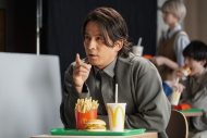 岡田准一がワンカットでダブチ愛を表現！マクドナルド新TVCM『はじめのダブチ』篇公開 - 画像一覧（1/11）