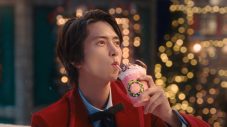 広瀬すず×山下智久が屋根の上で「メリーいちごクリスマス！」マクドナルド新TVCM公開 - 画像一覧（21/23）