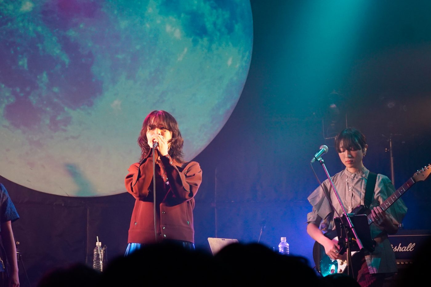 【SMA50th】krageとAnonymouzによるツーマンライブ『deep ocean』。“夜の海が似合うふたり”の一夜限りの特別な音世界をレポート - 画像一覧（2/10）