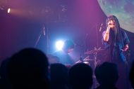 【SMA50th】krageとAnonymouzによるツーマンライブ『deep ocean』。“夜の海が似合うふたり”の一夜限りの特別な音世界をレポート - 画像一覧（1/10）