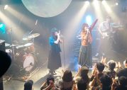 【SMA50th】krageとAnonymouzによるツーマンライブ『deep ocean』。“夜の海が似合うふたり”の一夜限りの特別な音世界をレポート - 画像一覧（10/10）