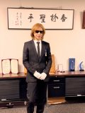 YOSHIKI、紺綬褒章受章式にて紺綬（メダル）を授与される！「栄誉な章をいただき大変光栄に思います」