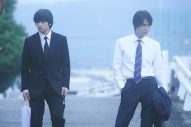 実生活でも小学生からの友人同士！ 北村匠海×中川大志、映画『スクロール』より2ショット場面写解禁 - 画像一覧（5/5）