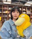 のん、“ポケモン”コダックをぎゅーっと抱きしめる姿を公開。「コダック、君に決めた！」 - 画像一覧（6/7）