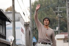 映画『とんび』より、アキラ（北村匠海）と父・ヤス（阿部寛）の別れの瞬間を収めた本編映像解禁