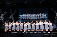 日向坂46、初の4期生単独公演『おもてなし会』を開催。“声出し解禁”ライブにファン大歓声 - 画像一覧（1/26）