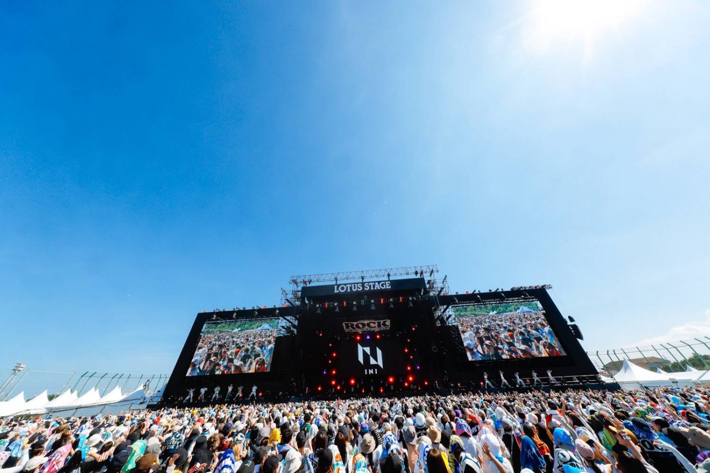 【ライブレポート】INI『ROCK IN JAPAN FESTIVAL 2024』灼熱のステージで初パフォーマンス - 画像一覧（9/14）