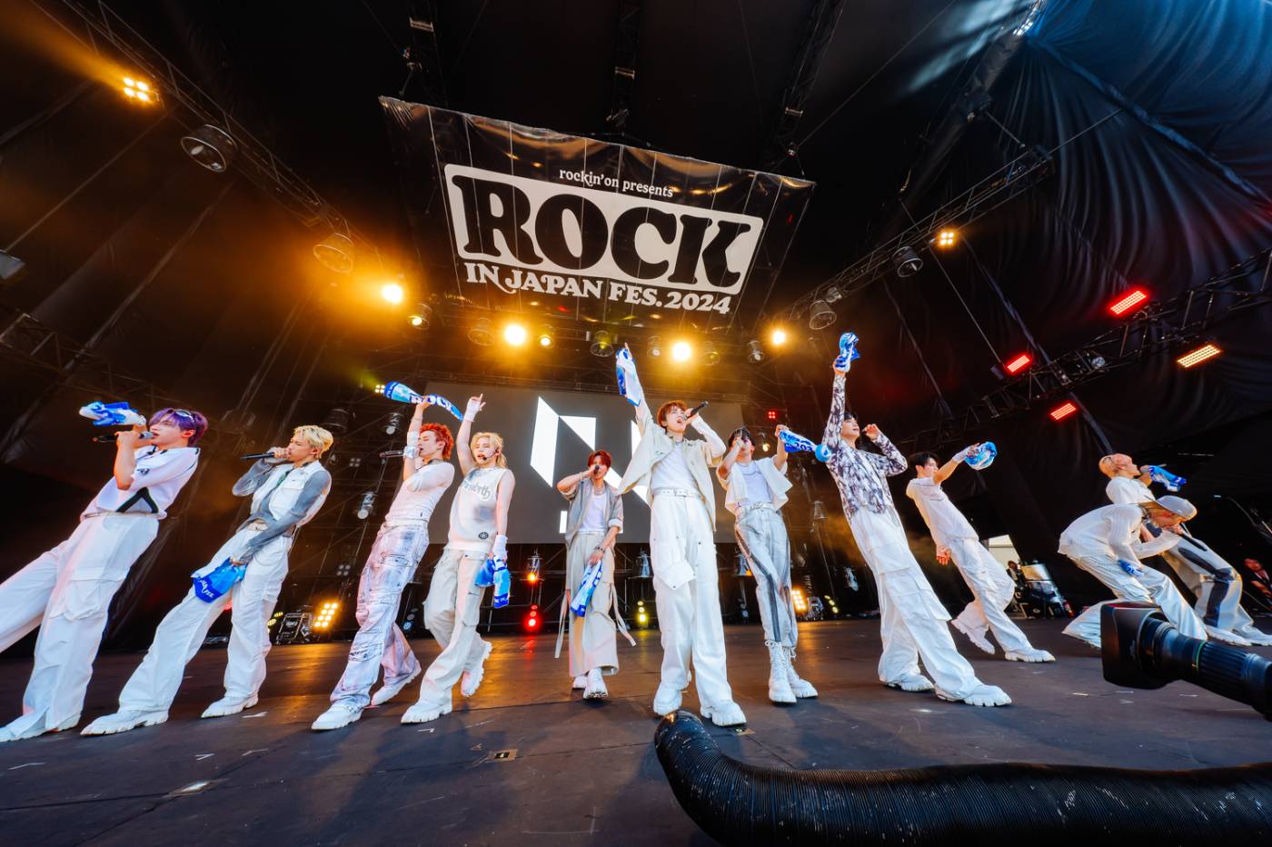 【ライブレポート】INI『ROCK IN JAPAN FESTIVAL 2024』灼熱のステージで初パフォーマンス - 画像一覧（14/14）