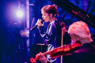 【ライブレポート】安田レイ、一夜限りのプレミアムライブ開催！Chara、宇多田ヒカルの名曲カバーも - 画像一覧（3/6）