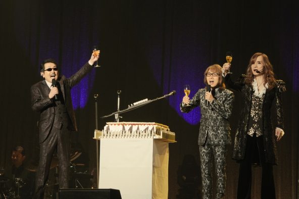 【ライブレポート】THE ALFEEデビュー50周年コンサートを開催！ファン1万人へ名入り感謝状を贈呈