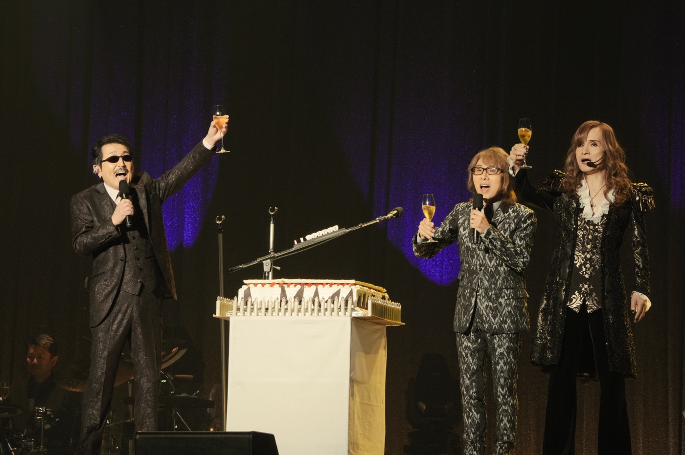 ライブレポート】THE ALFEEデビュー50周年コンサートを開催！ファン1万人へ名入り感謝状を贈呈 – THE FIRST TIMES