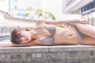 乃木坂46岩本蓮加1st写真集『いたずらな風』より、神プロポーションが眩しい水着姿の先行カット解禁 - 画像一覧（2/3）