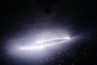 【ライブレポート】布袋寅泰『LIVE IN BUDOKAN』2Daysレポ到着「ようこそ、ライブハウス武道館へ！」 - 画像一覧（2/6）